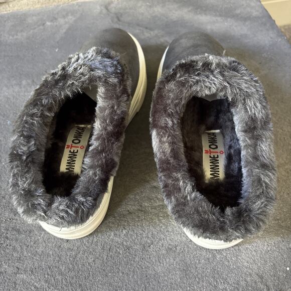 NEW Minnetonka Windy Charcoal Faux Fur Lined Suede Slip On Shoes Women's Size 6M - Picture 7 of 11